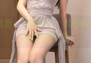 狂野与优雅：无圣光下，抖娘利世的瑜伽男教练带你飞