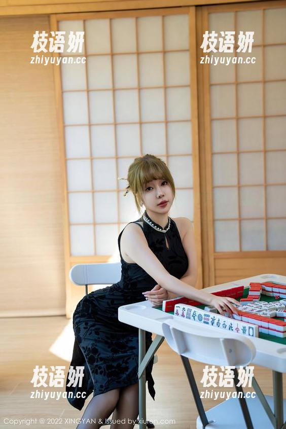 星颜社 - “Vily豆豆的私拍油亮得跟抹了油似的，作品里的种种光怪陆离”。