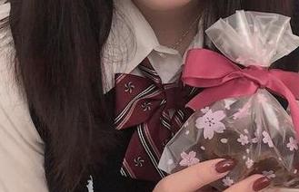 是一只废喵了的轻松自拍，图片里的我有些不正经！