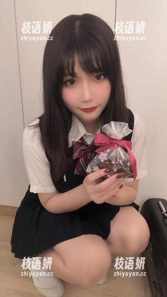 是一只废喵了的轻松自拍，图片里的我有些不正经！