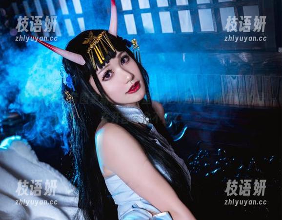 木之本果的套图更新，柴郡里那花儿开的，难道真的是在开音乐会不成？