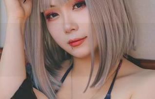 翻阅这组照片，末夜787的美脚突然冲出屏幕让我咋舌。