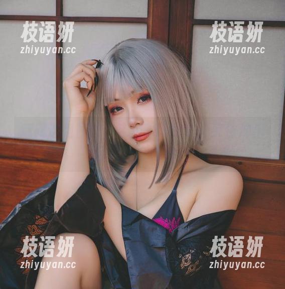 翻阅这组照片，末夜787的美脚突然冲出屏幕让我咋舌。