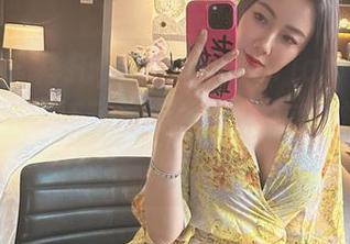 微密圈 – 拜托，果儿Victoria！黑丝短裙写真又更新了，我本来还在缓冲上一季呢！