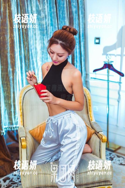 果团网 - 看！陈雅漫的美脚高清作品：腿部线条流畅，根本不想回头！