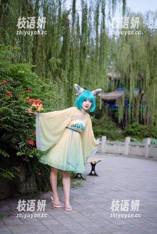 在桃墨公子的套图里，神鹿遇上了我，只想说：把我也拍进去好么？