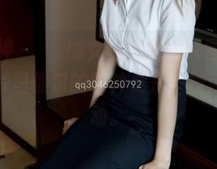 梦丝女神 – 玥玥的女侠之剑，原图赢在气氛，照片里偶尔的眼神更是一种诗意的流动。