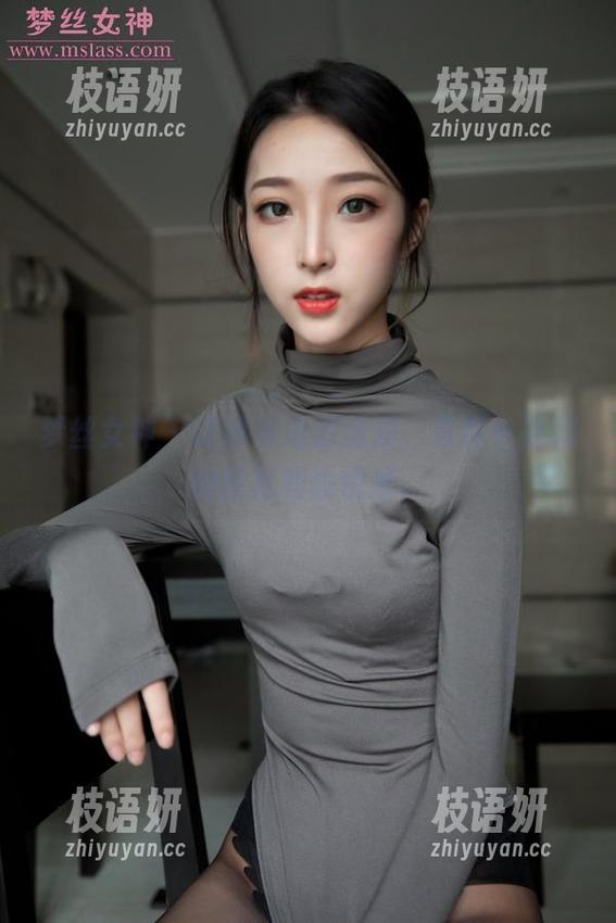 梦丝女神 - 诗琪与泳池派对，写真中隐藏的轻松和愉悦感。