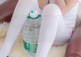 森萝财团 – 沙发上那一抹旗袍红：吸吸送来的花样年华原图，别说我没提醒你！