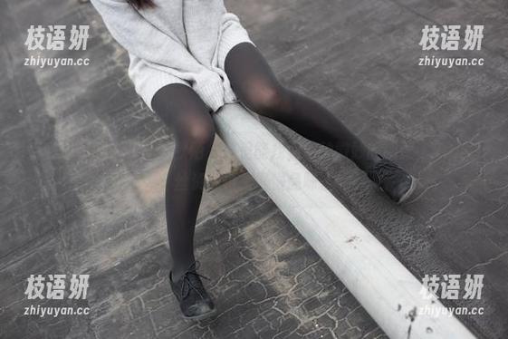 森萝财团 - 写真里的默陌，总是能找到那种微妙的感觉，80D白丝资源值得慢慢品味。