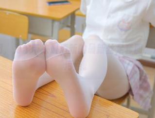 森萝财团，为你带来最清新的最新丝足套图，没有任何污点。