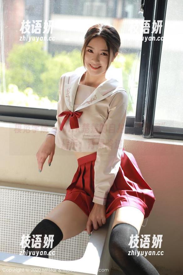 模范学院 - Milk楚楚的自拍，“美图”提示：背景略过