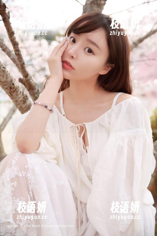 波萝社 - 柳侑绮和她的牛仔裤，像两只瓢虫在阳光下约会