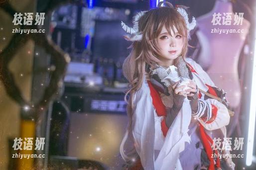 渊秧私拍：护士装下的，不只是白色和温柔。