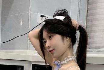 微密圈 – 原来实力曲线不仅能煮菜，也能私拍，火龙果羊的纯欲厨娘奇迹有点让人挠头！