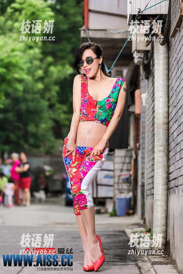 爱丝 - 瑶瑶在在线—这张JK美图你敢不敢发给你的朋友？