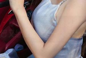 爱尤物 – 舒适的短裤与独特的写真：小热巴又给我增添了一丝灵感。