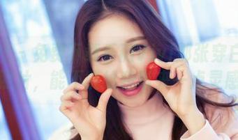 爱蜜社 – 免费下载乐薇Vivi那张穿白衬衫的照片，能不能给我带来一点灵感？