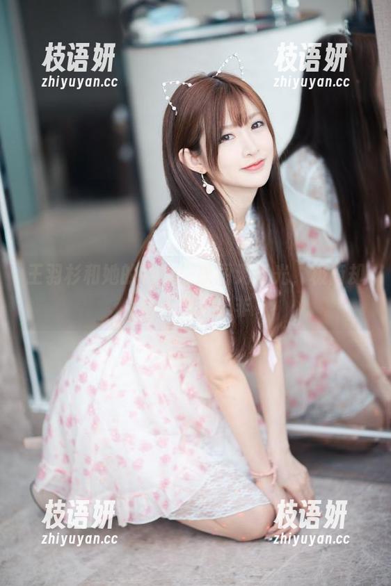 王羽杉和她的棉袜：原图无圣光，极简却让人想入非非