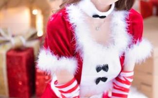 期待王羽杉的私拍，白色吊带好像开始与我产生“心灵沟通”了！