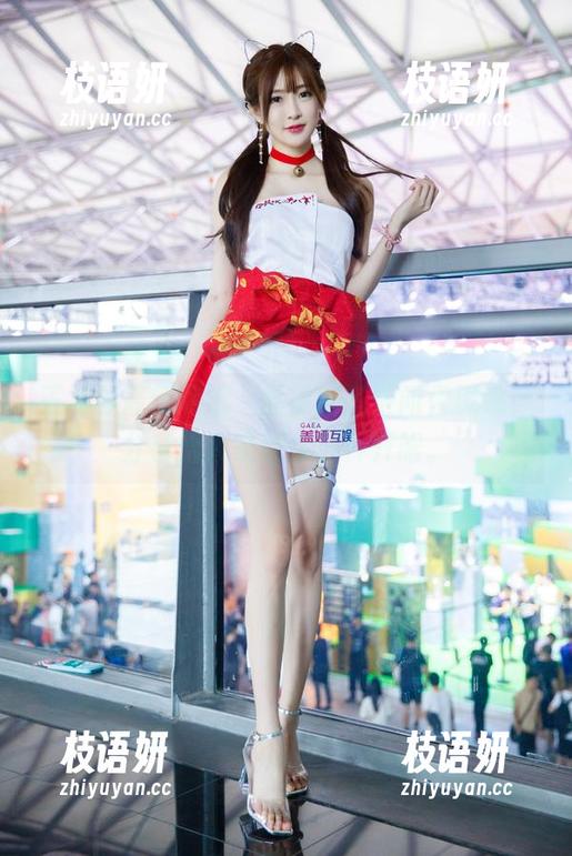 王羽杉最新潮流，丝袜穿搭学问很深哦，分享给大家让你也开开眼。