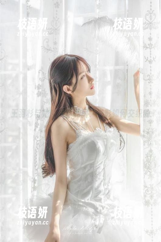 王羽杉与她的黑丝私房，光影如何交织的乐章