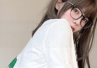 一片空姐肉丝的图集，眼酱大魔王w的cos实在是太神奇了！