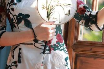 秀人网 – 小小白思宜在办公桌上摆摆姿势，私拍资源多到让人意想不到