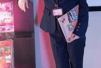 秀人网 – 拍摄小樱koko时，发现她的透明全套其实也蛮耐看的。