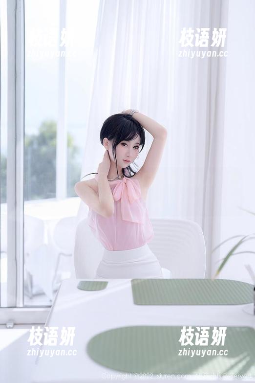 秀人网 - 小逗逗的泳装脱离地心引力，图库分享让人想游泳了！