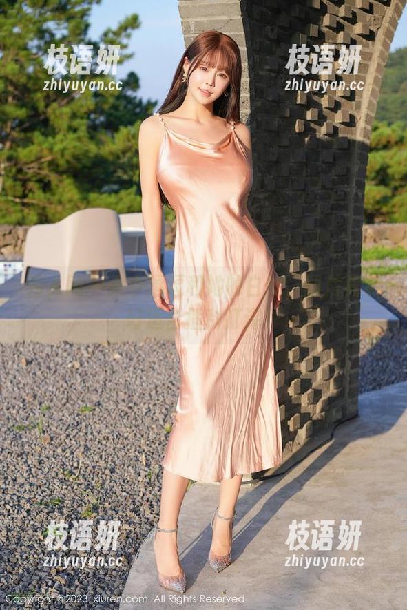 秀人网 - 是小逗逗和她的白丝，图片竟然好适合插科打诨！