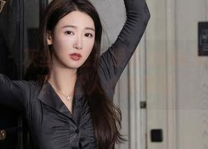 秀人网 – 灰丝诱惑：晚苏susu私拍的资源，让人心痒难耐