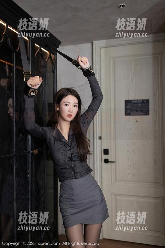 秀人网 - 灰丝诱惑：晚苏susu私拍的资源，让人心痒难耐