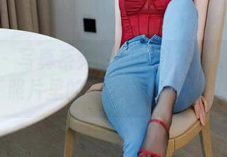 秀人网 – 写真系列：月酱儿在盛夏的微风中，照片里的凉意没那么显著嘛。