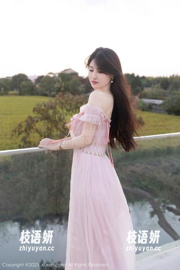 秀人网 - 不想看导演剪辑，直接来杜花花的双人美图，下载后悔每一分！