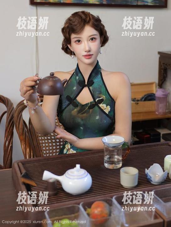 秀人网 - 这条红裙可能是我见过最会撩的衣服了，杨晨晨最新作品集来了！