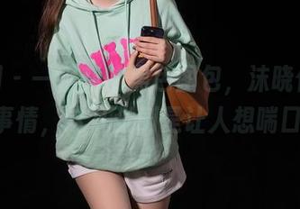 秀人网 – 一组新的黑色图包，沫晓伊baby搞事情，这几张倒是让人想喘口气。