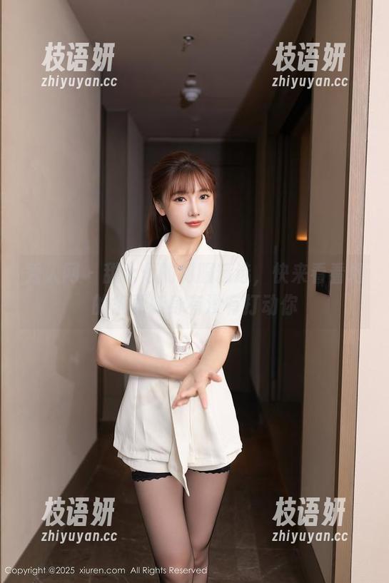 秀人网 - 甜七七的制服精选，快来看看她的华丽转身有没有打动你