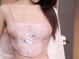 秀人网 – 看白微Sera的泳池作品，一下子就让人忘记现实，沉浸在那片蓝色的画面里