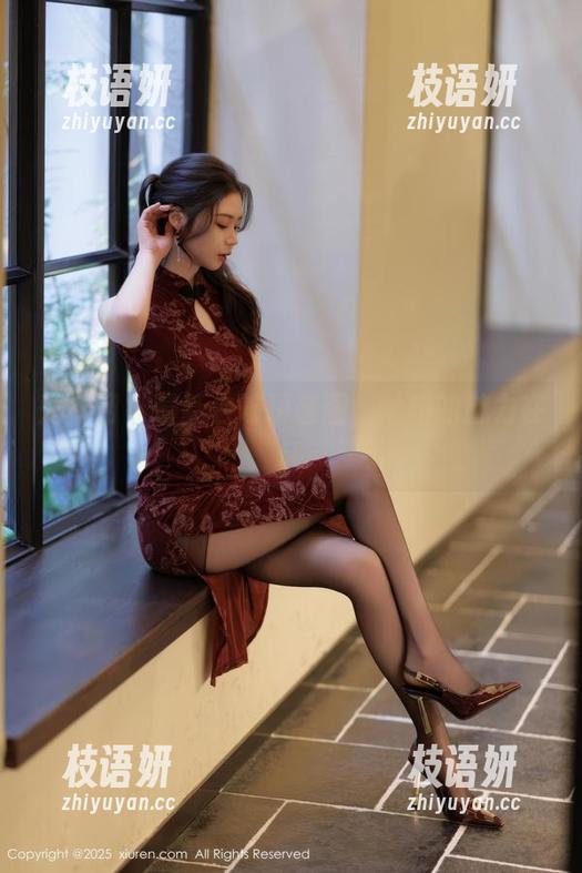 秀人网 - 最新白琮瑗套图，学姐的魅力在线