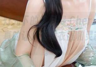 秀人网 – 灯光下的绯月樱-Cherry和她的连衣裙，真的让人反思衣服和灵魂的关系。