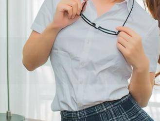 秀人网 – 软糖爱喝奶写真集：天台，与牛奶相遇的鬼畜时刻