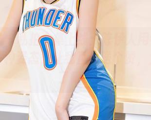 秀人网 – 私拍合集上线：陈伊人用牛仔裤玩转各种姿态，让我直想送个赞，太会穿了吧？