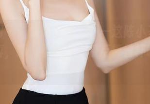 秀人网 – “巅峰之作”——这陈小花天台的写真，嗨，不就是上楼后捧着杯咖啡嘛？