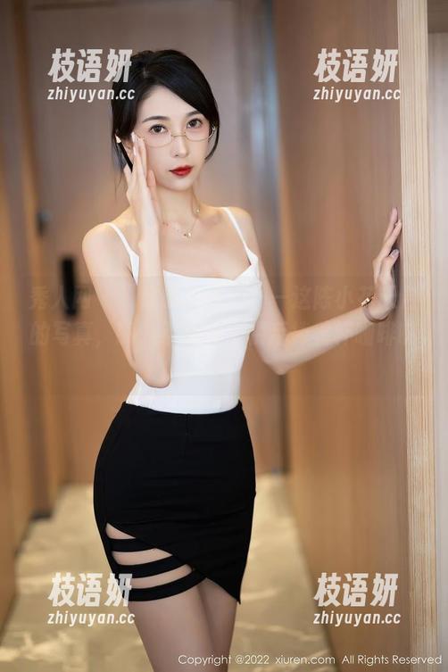 秀人网 - “巅峰之作”——这陈小花天台的写真，嗨，不就是上楼后捧着杯咖啡嘛？