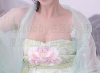 秀人网 – 雨儿baby在浴室，图片拍出了洗澡和放空的完美结合