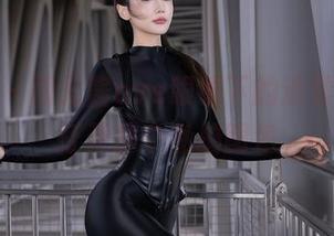 秀人网 – 雨儿酱eve眼镜下的迷雾，悄悄打开那个私拍图包