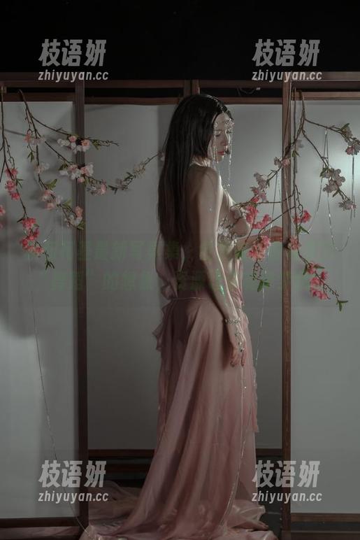 秋和柯基最新写真集，金发舞娘颠覆你对“舞蹈”的想象，资源让你魂牵梦绕。