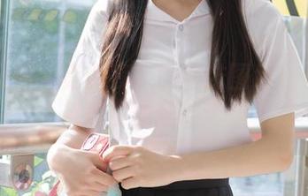 稚乖画册 – 赤西夜夜的网袜图包：一个穿越时空的腿部奇迹