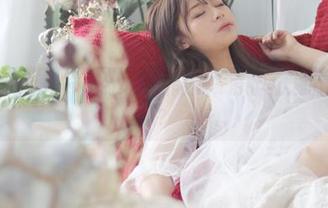 微密圈 – 羊小雪juvia的女仆装作品集，滑稽与优雅的完美交织？